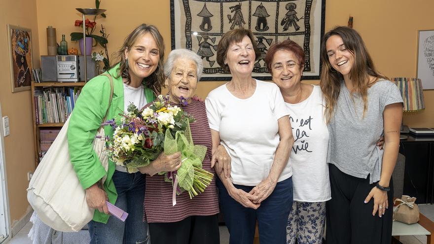 Girona felicita la veïna Pilar Climent pels 100 anys