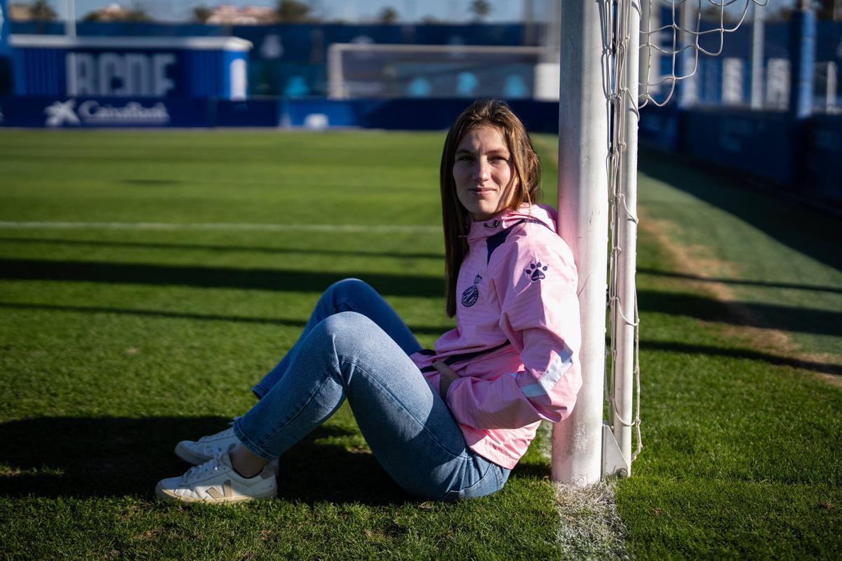 SANT ADRIÀ DE BESÒS 18/12/2024 Deportes. Entrevista Arola Aparicio, jugadora del RCD Espanyol. FOTO de ZOWY VOETEN