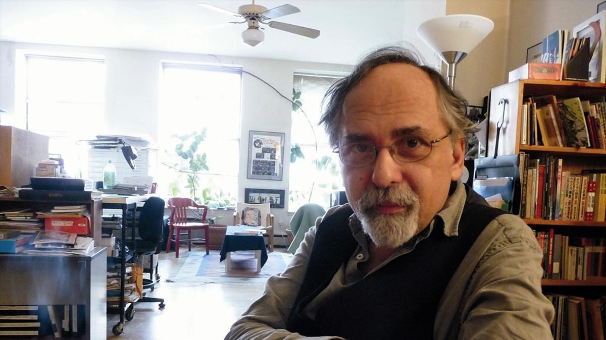 El historietista Art Spiegelman, en su estudio. 