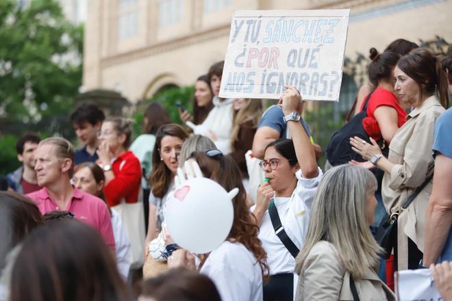 Manifestación en Zaragoza en el tercer día de huelga médica de la semana.