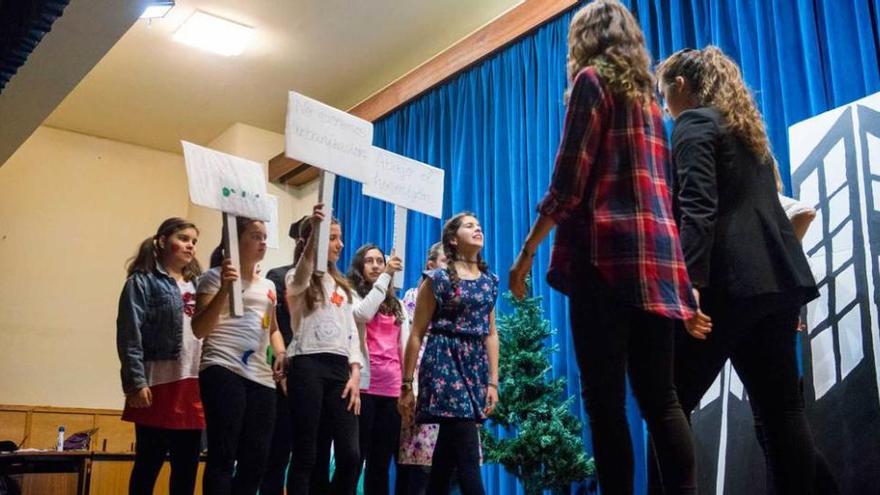 Teatro infantil con fines solidarios en las Teresianas