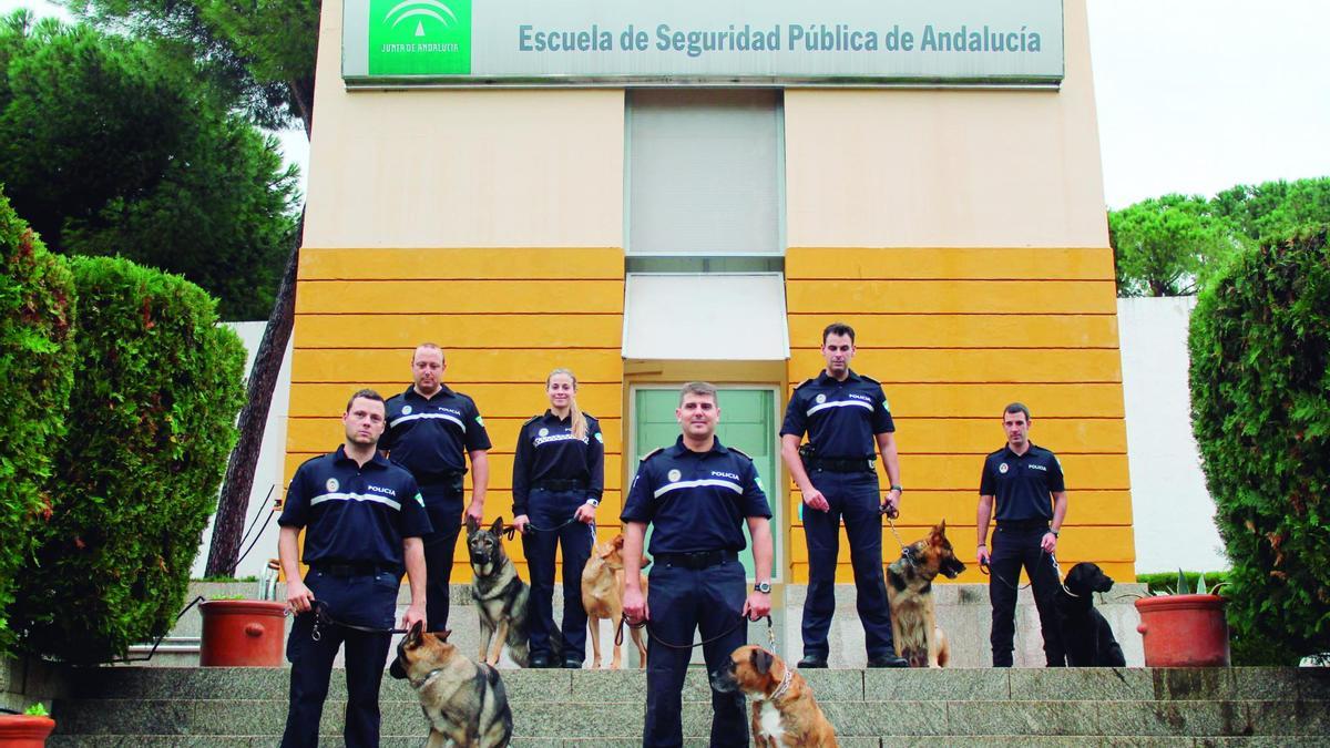 Un curso que realizó el Sppme en 2013 con el certificado de la Escuela de Seguridad Pública de Andalucía. / El Correo