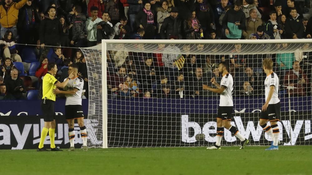 Las mejores imágenes del derbi Levante UD - Valencia CF