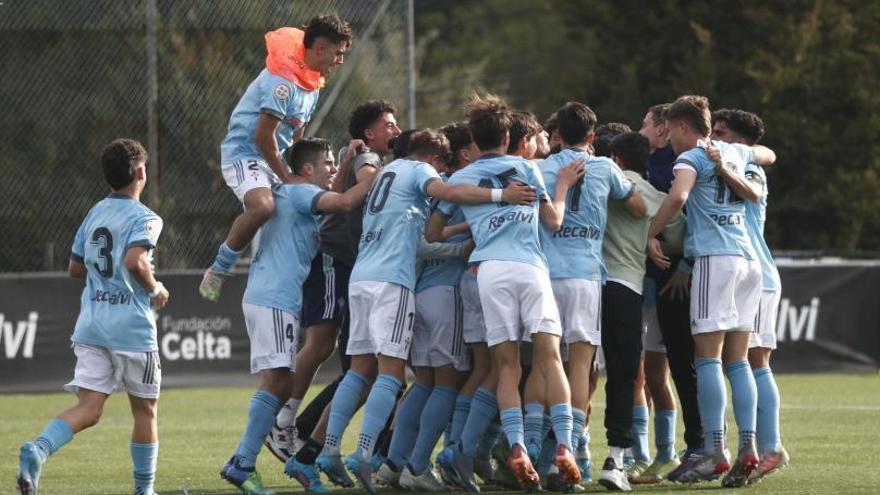 Los jugadores del Celta celebran la clasificación para la “Final a Cuatro” de la Copa del Rey. |  // JOSÉ LORES