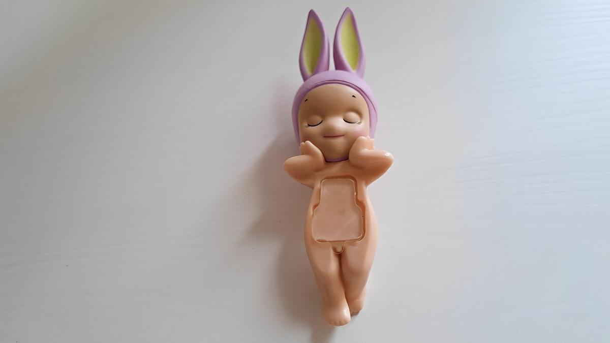 Sonny Angel con orejas de conejo