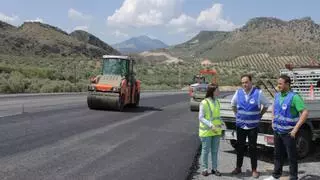 Asfaltado el primer tramo de la variante de Las Angosturas en Priego