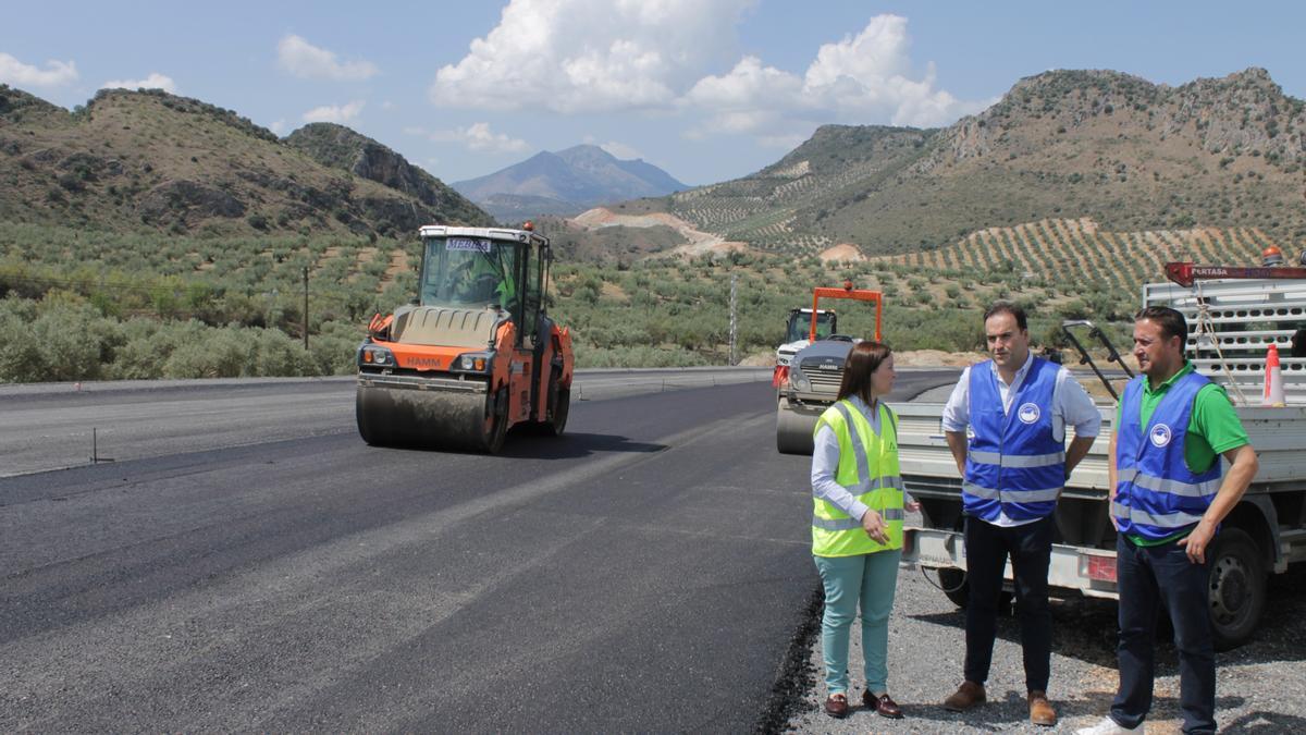 Casanueva, Valdivia y Núñez, durante la visita a las obras.