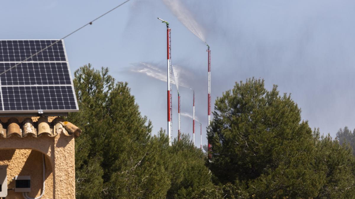 Torres fijas Sideinfo del sistema Guardian instaladas en la Cañada sur para proteger el bosque y la población que vive en la interfaz urbano-forestal.