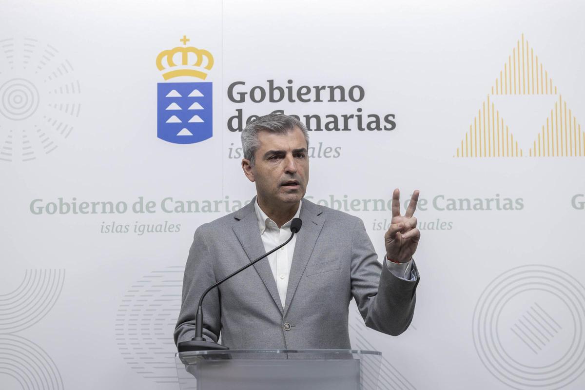 Manuel Domínguez durante la presentación de las medidas para los autónomos