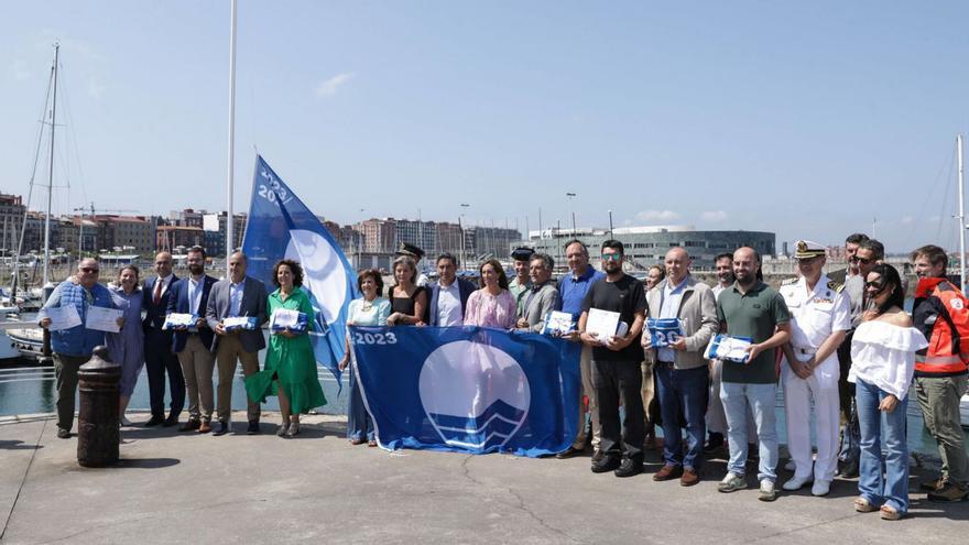 Banderas azules para 14 playas de ocho concejos y el puerto deportivo de Gijón: &quot;Es motivo de alegría&quot;