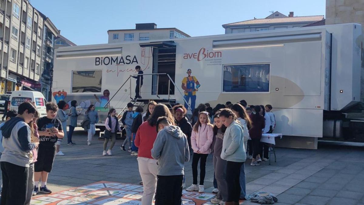 El autobús de la biomasa hace escala en Laviana y Langro