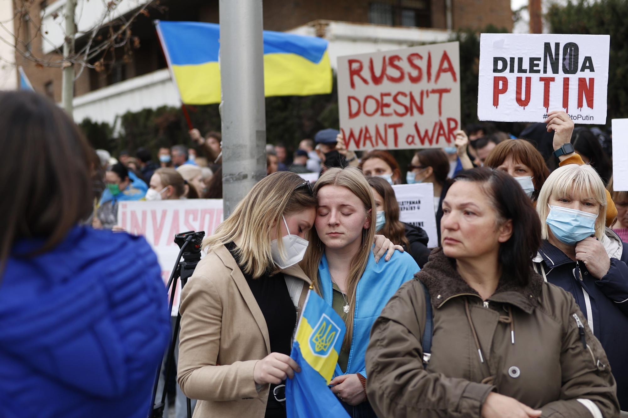 Protesta en la embajada de Rusia en España