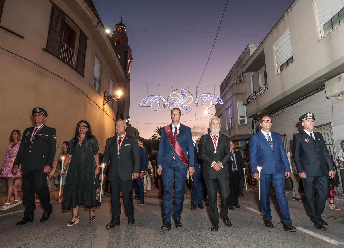 Elda cierra sus Fiestas Mayores con el sentido homenaje al Cristo del ...