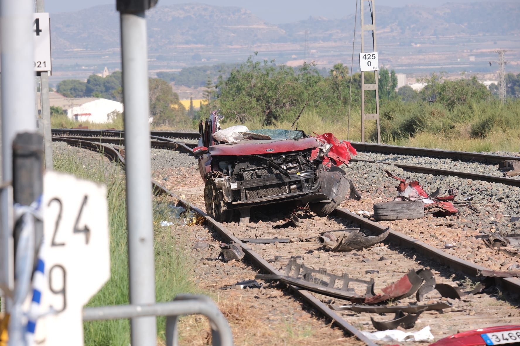 Accidente mortal en Novelda: un tren arrolla a cuatro personas que viajaban en un coche