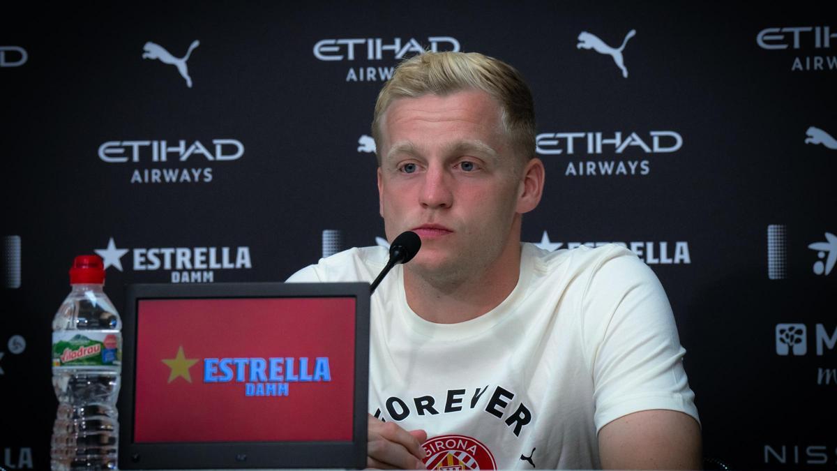 Donny van de Beek, durante la rueda de prensa en Montilivi.