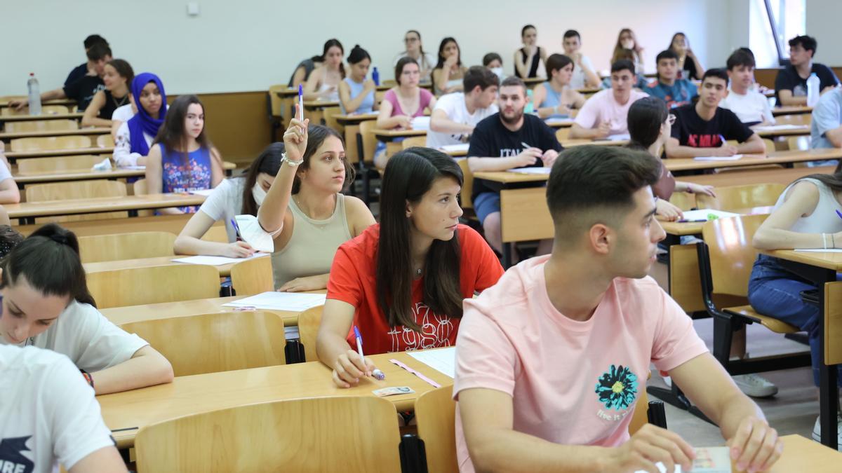 Primer día de exámenes en las pruebas de acceso a la Universidad en la Jaume I.