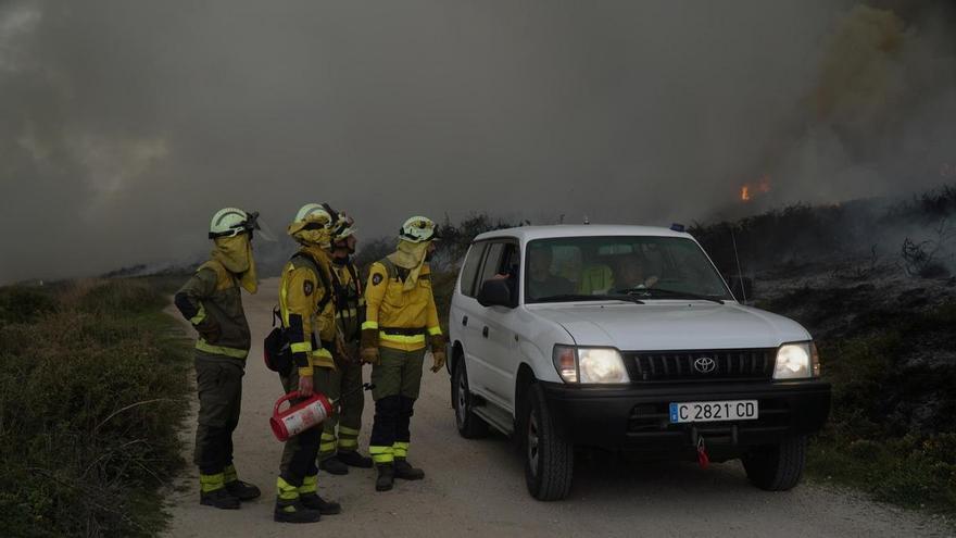 Estabilizados los incendios de Carballo y Laracha tras calcinar unas 150 hectáreas