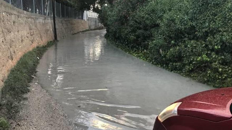 El camino que se inunda cada vez que llueve