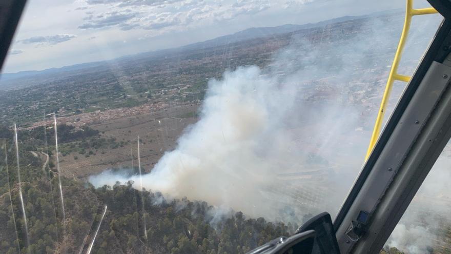 Incendio en la Cresta del Gallo: los Bomberos despliegan hasta dos helicópteros para combatir las llamas