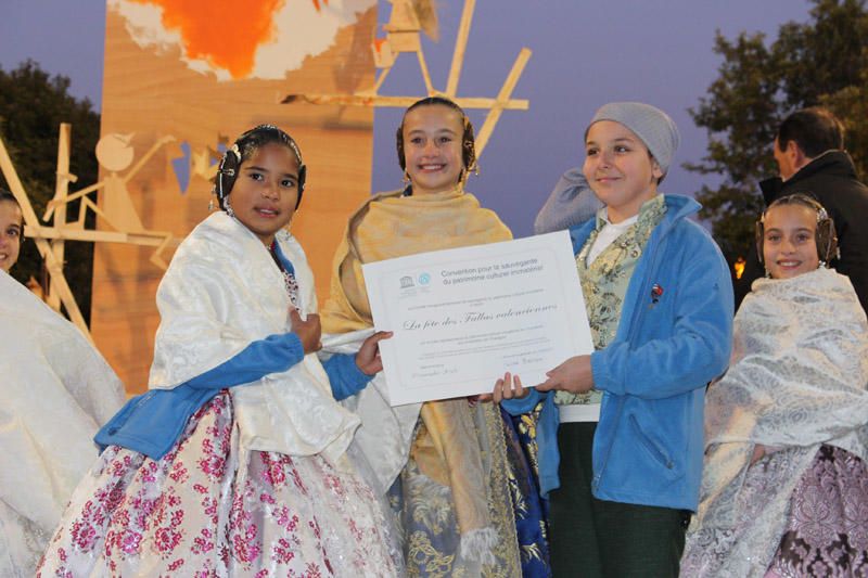 Entrega de los certificados de la Unesco a las Fallas infantiles