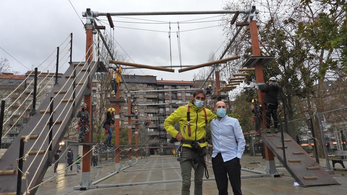 El alcalde de Ourense acudió ayer al Posío, en el último día del Parque de Aventuras.