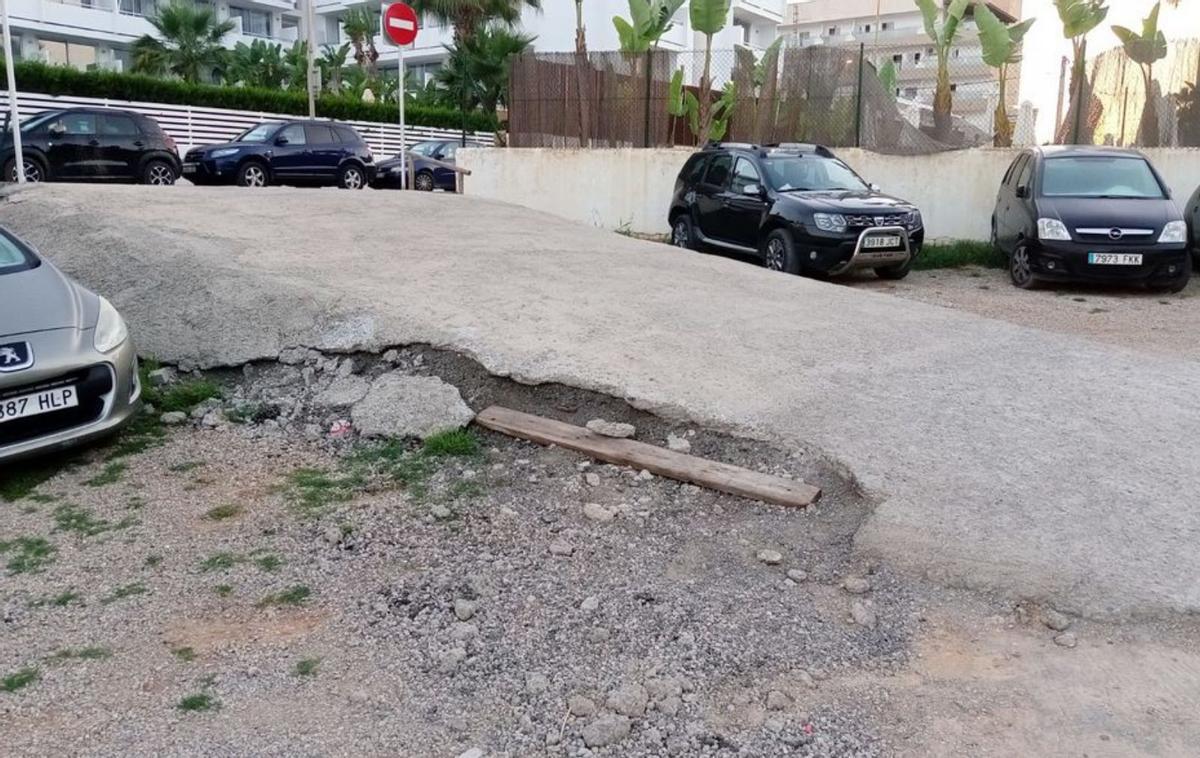 Rampa de acceso rota en el ‘parking’ de la calle Flamingo. | PSOE
