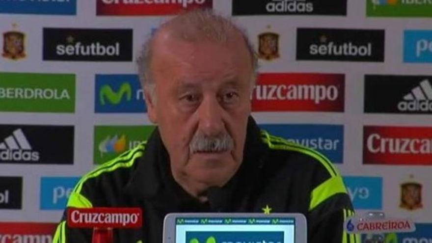 Del Bosque, "feliz" por el recibimiento a Piqué en Logroño