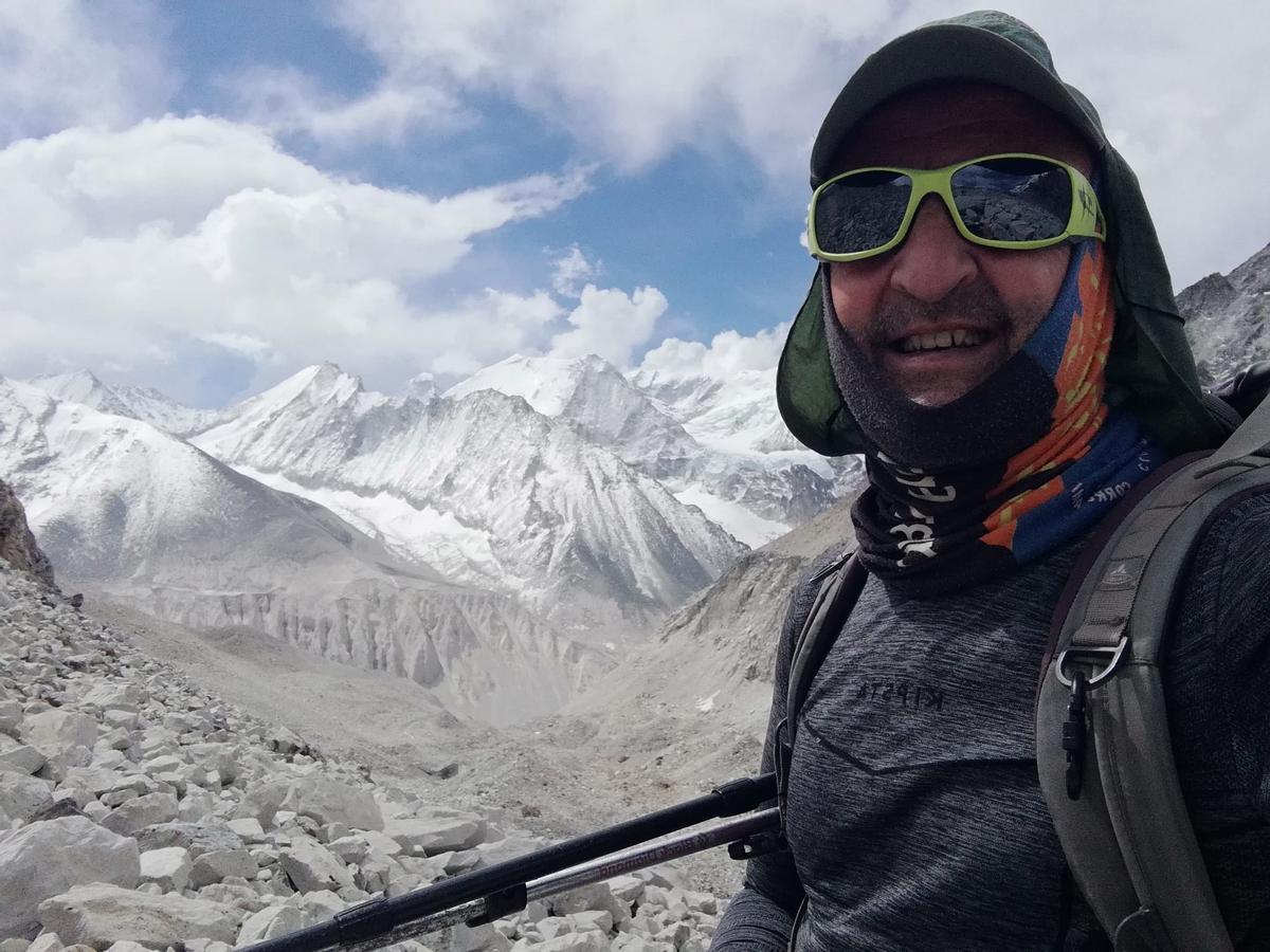 Roberto López, camiño do Makalu.