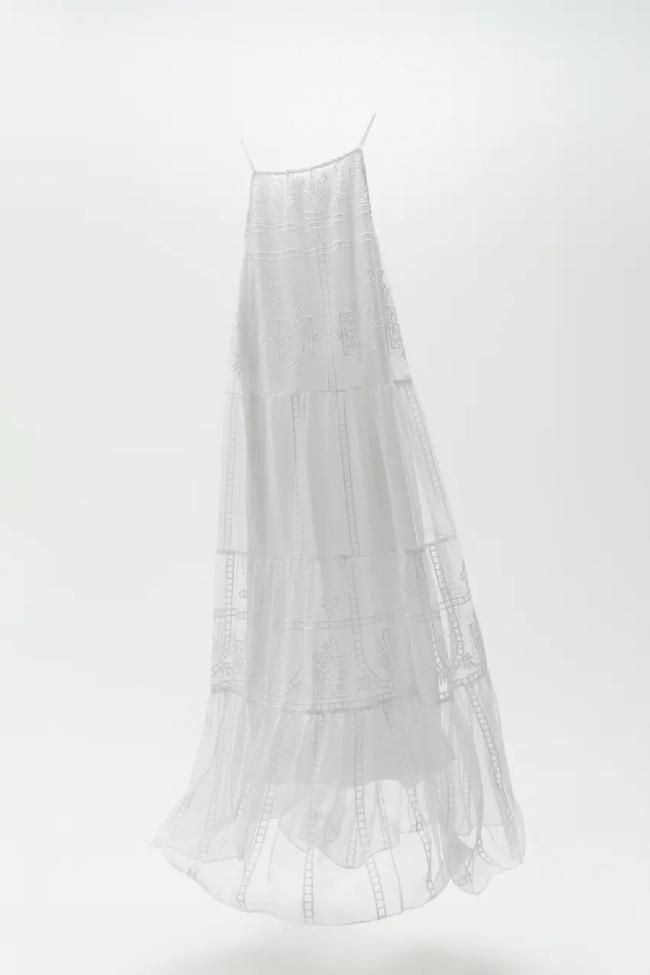 Vestido de tul con bordados