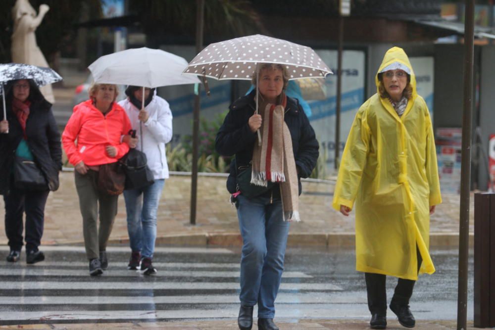 La borrasca Emma se sigue dejando sentir en Málaga durante la jornada del viernes. La alerta por fuertes precipitaciones sigue activa hasta las seis de la tarde.