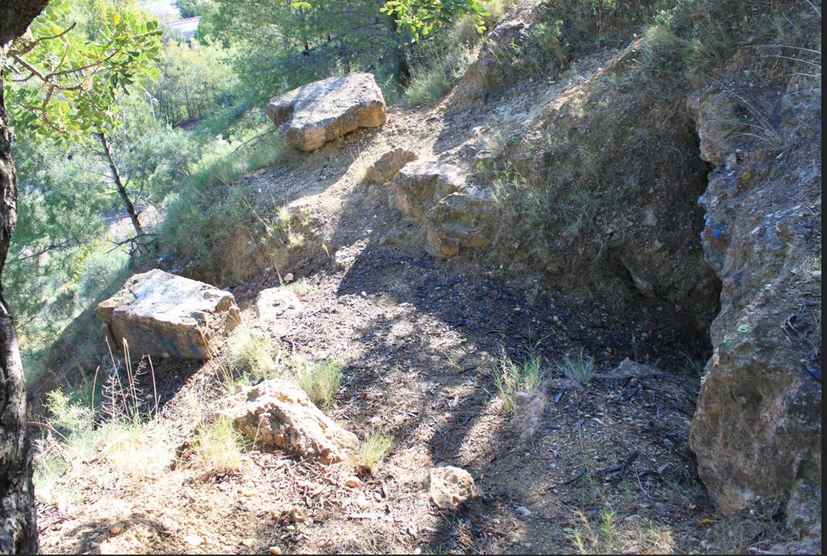 Hueco en la montaña