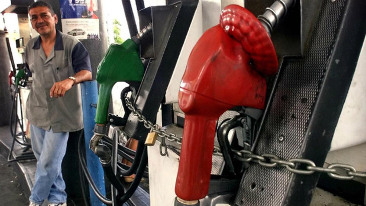 Maduro anuncia una subida del precio de la gasolina