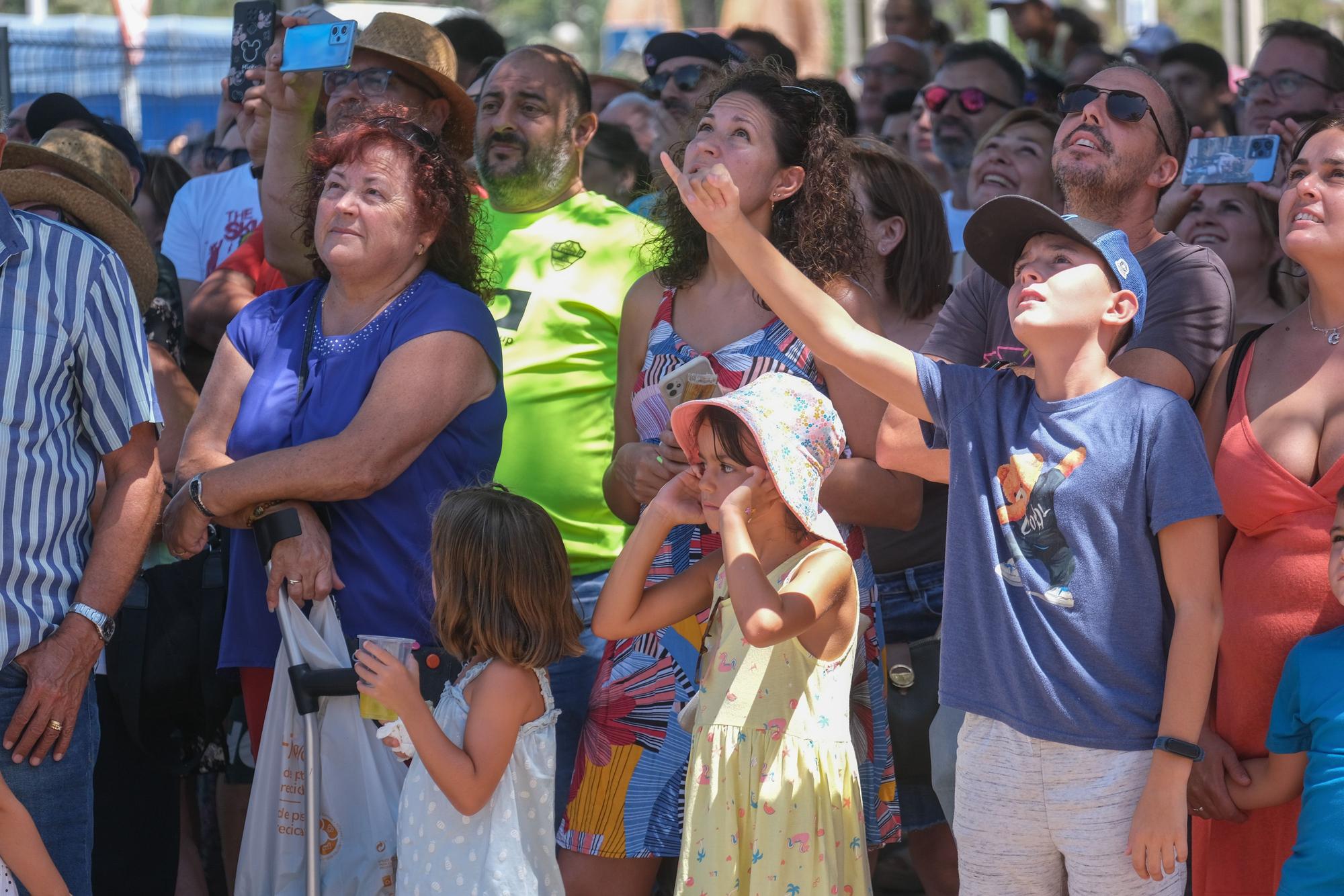 Así ha sido la primera mascletá a concurso de Pirotecnia Ferrández para las fiestas de Elche