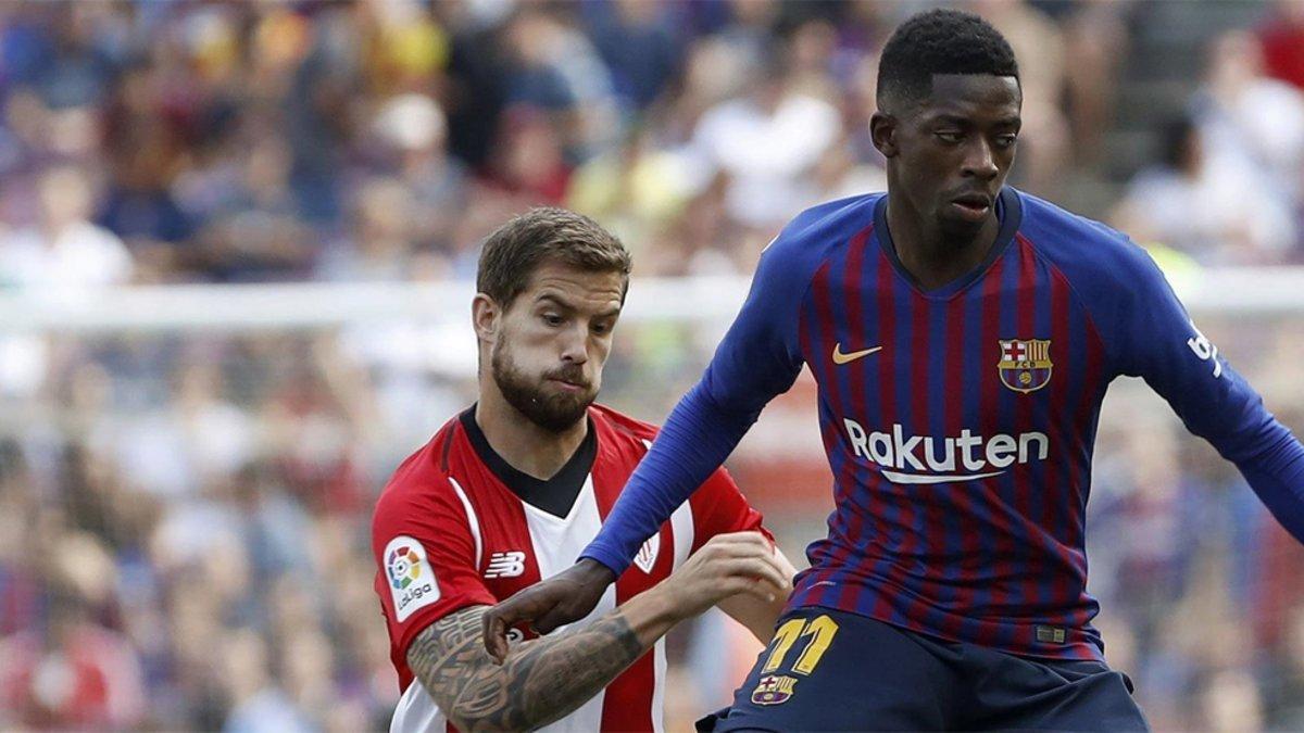 Iñigo Martínez con Ousmane Dembélé durante el Barça-Athletic Club de la Liga 2018/19