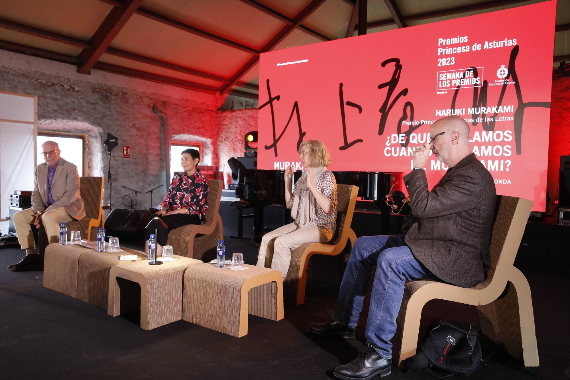 Mesa Redonda "¿De qué hablamos cuando hablamos de Murakami? Murakami en la orilla" en Edificio Tabacalera (Gijón)