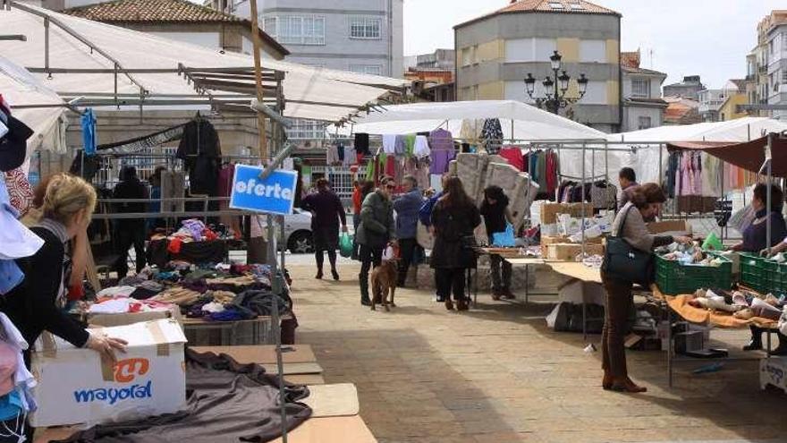 El mercadillo se celebra en O Corgo. // Muñiz