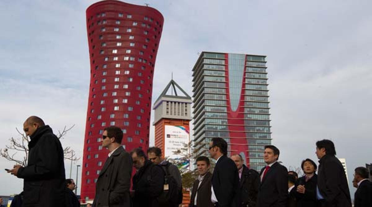 ¿Saps què és la tecnologia NFC? En aquest vídeo t’expliquem com funciona aquesta tecnologia, a la qual s’ha donat un important impuls durant el Mobile World Congress.