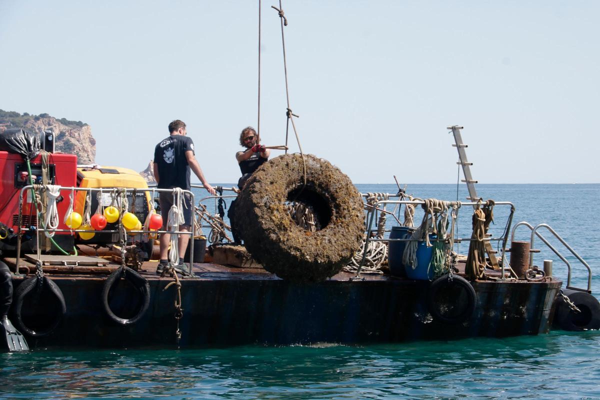 Aliança per treure residus del mar a l'Estartit i a la desembocadura del Ter