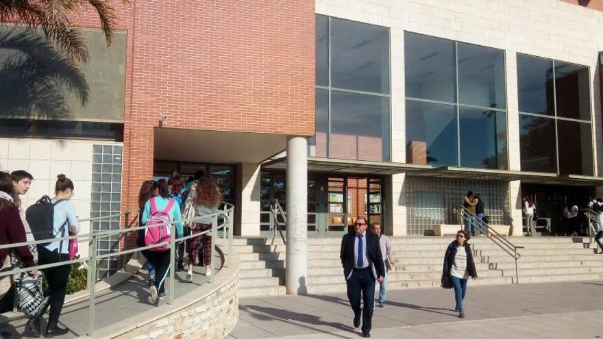 El 38% de graduados en la UMH tardan más de 4 años en cobrar por su nivel formativo