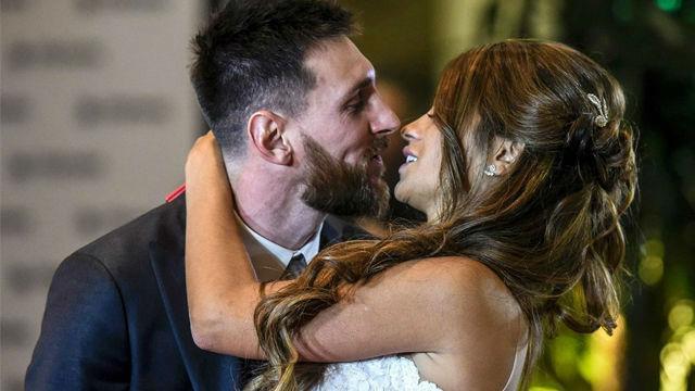 Antonella Rocuzzo Messi Traje Azul La Boda De Messi Y Antonela