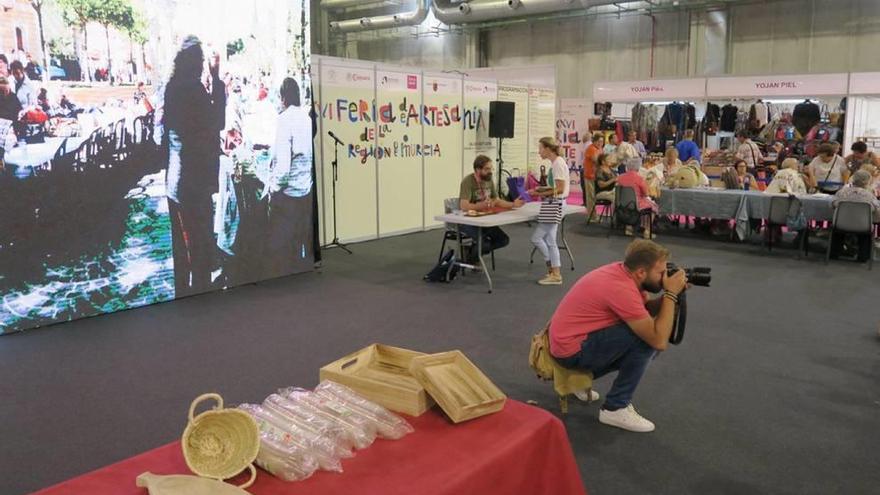 La Feria de Artesanía de la Región abrió sus puertas en la jornada de ayer.