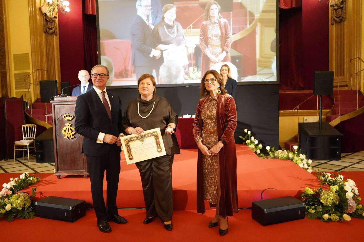El Real Círculo de la Amistad entrega sus medallas e insignias de oro en el Día del Socio