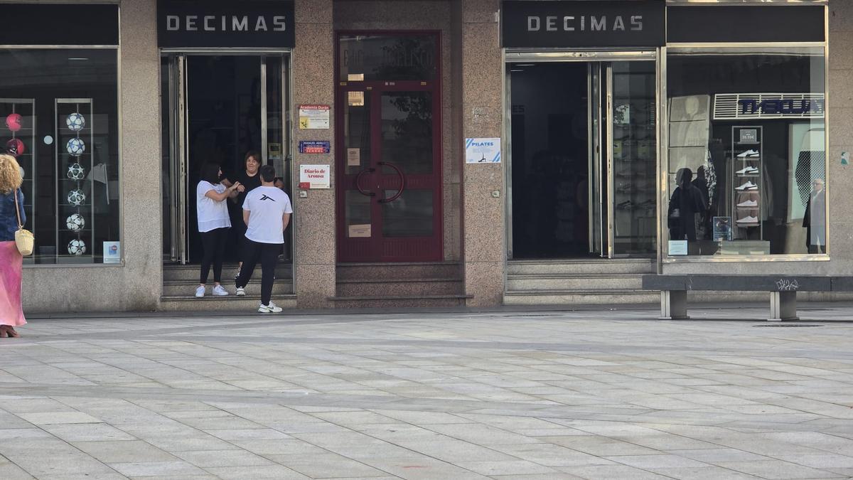 Los comercios de la zona se quedaron a oscuras.