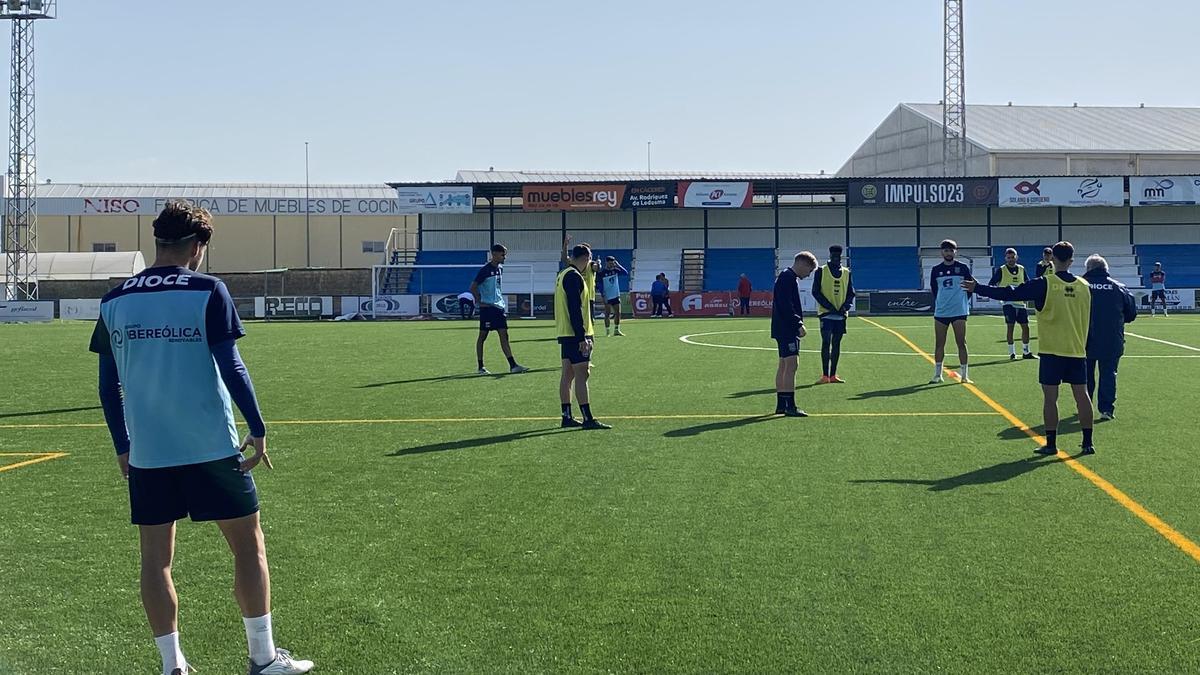 Entrenamiento del Diocesano en Arroyo de la Luz.