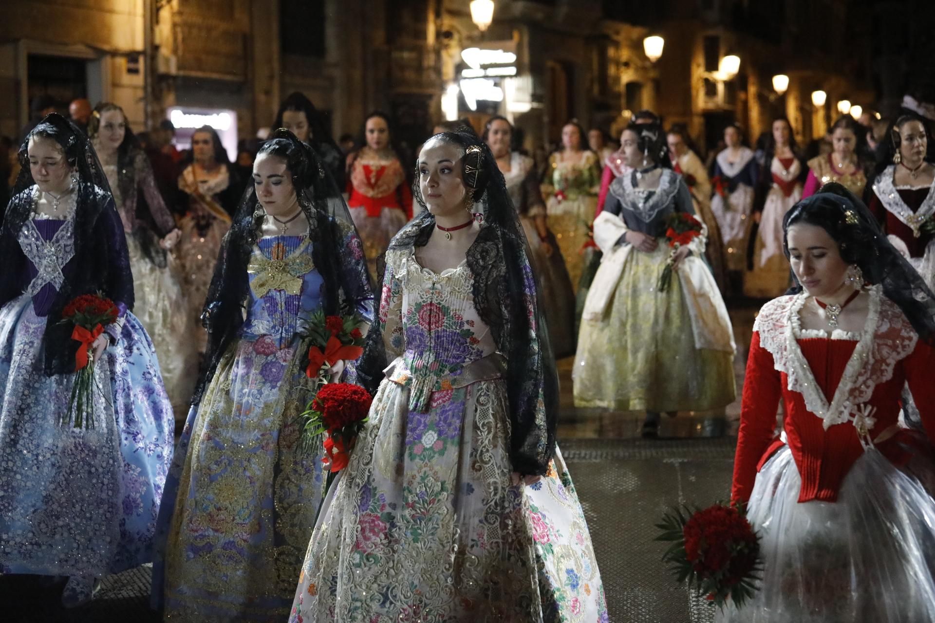 Búscate en el primer día de ofrenda por la calle Quart (entre las 22:00 a las 23:00 horas)