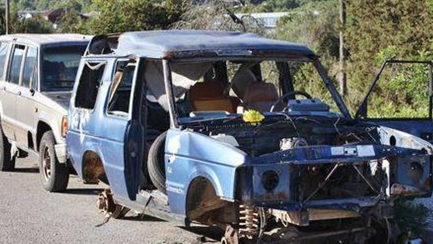 Vehículos abandonados en el polígono de Montecristo.