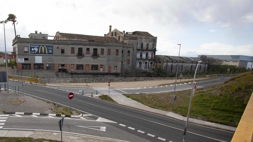 El derribo del molino que linda con el barranco de la Casella permitirá a Carreteras mantener el ramal de la CV-50