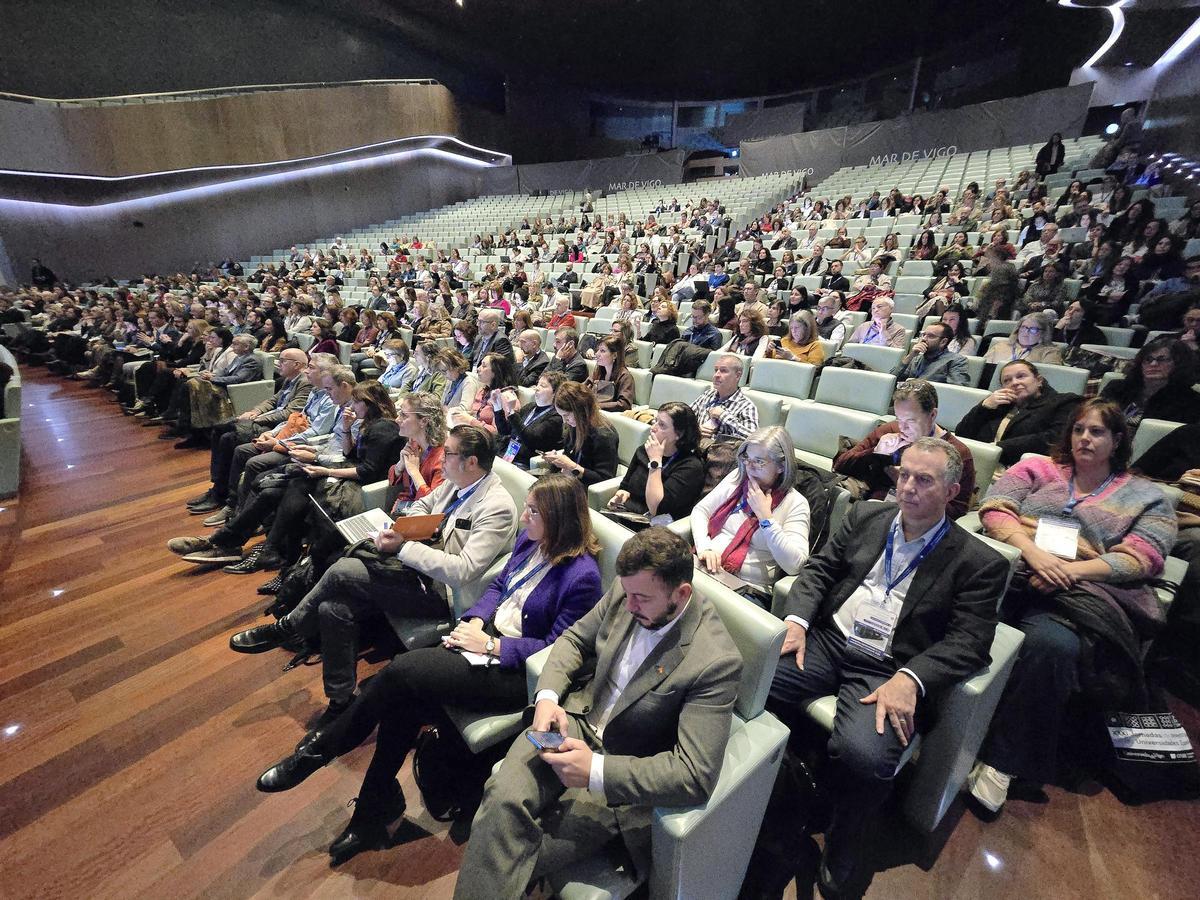 Asistentes a la inauguración de las XXXI Jornadas de Investigación de las Universidades Españolas en el Auditorio Mar de Vigo