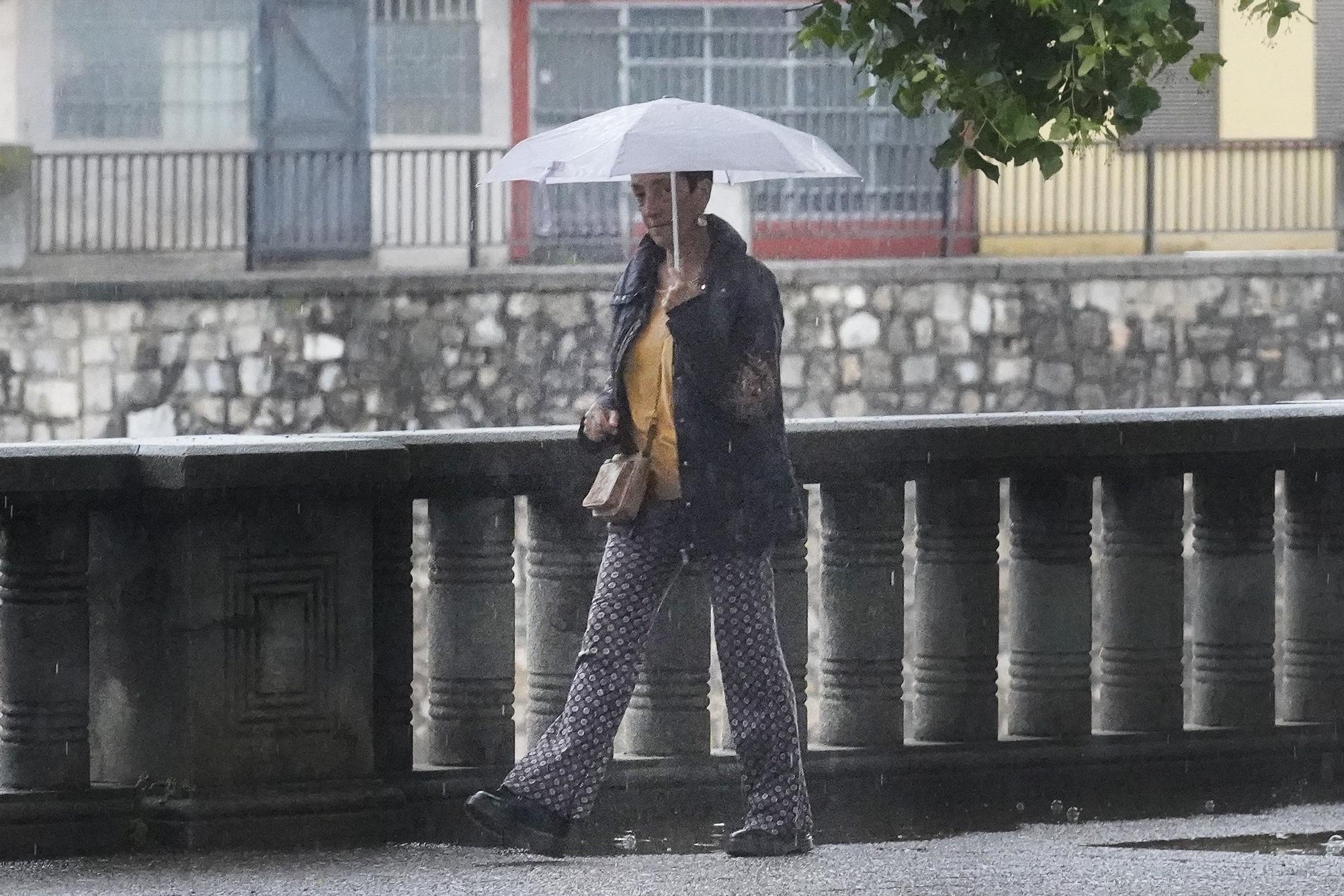 La pluja fa acte de presència a la ciutat de Girona durant el cap de setmana