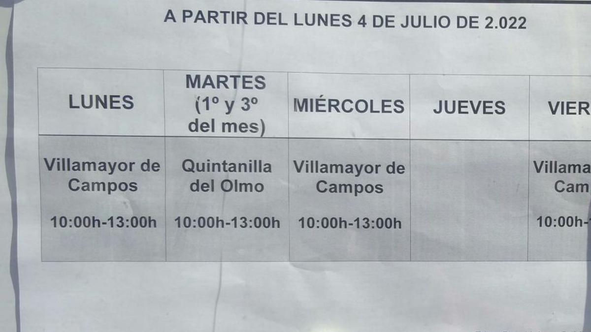 Cartel con los días de consulta de verano en Quintanilla del Olmo. | Cedida